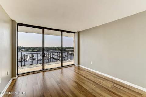 4401 Lakeside Drive #903, Jacksonville FL - photo 19 of 71