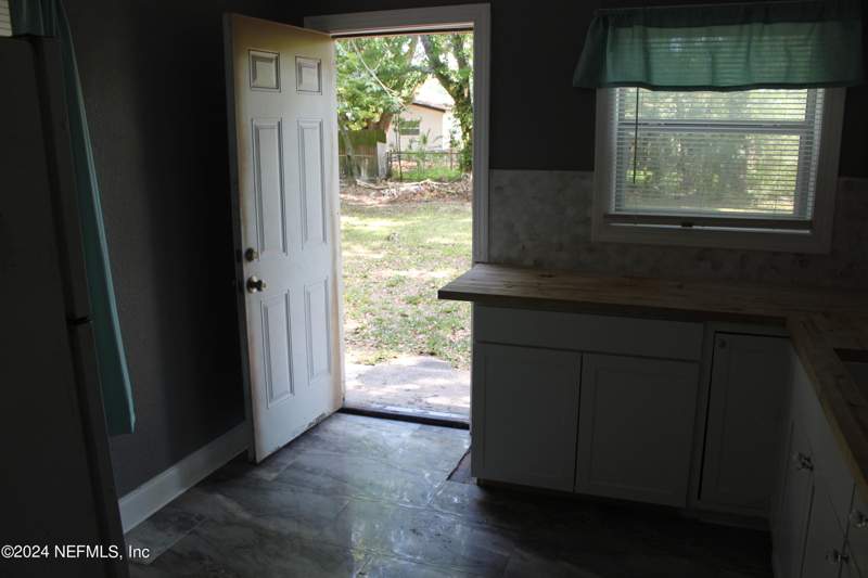 2 bedroom Single Family Residence at 3412 Rockwood Drive, Terrace Park, Jacksonville — photo 4
