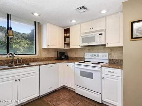 1302 Shipwatch Circle, Fernandina Beach FL - photo 18 of 26