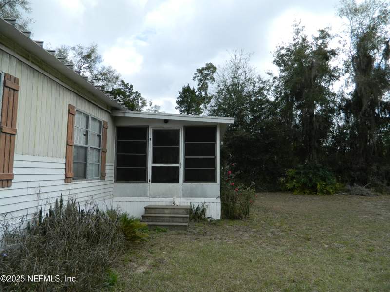 3 bedroom Mobile Home at 250 Old Hwy 17, Lake Como Highlands, Pomona Park — photo 3