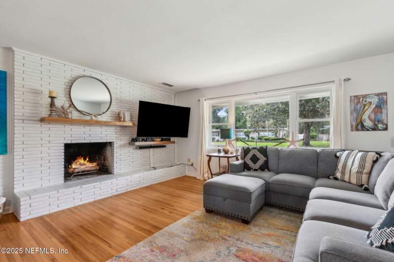 4 bedroom Single Family Residence at 3639 Darnall Place, Montclair, Jacksonville — photo 5