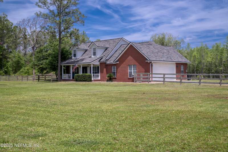 3 bedroom Single Family Residence at 13561 Arnold Rhoden Road, Glen St Mary, Glen St. Mary — photo 3