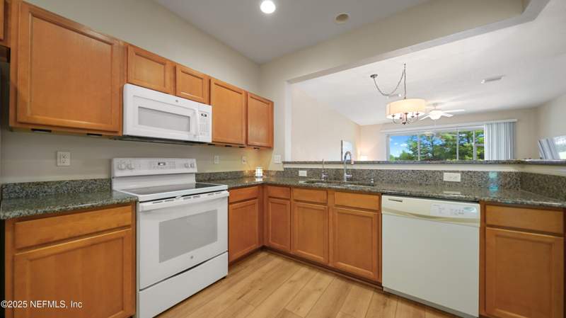 3 bedroom Townhouse at 6935 Woody Vine Drive, Greenbrier At Bartram Park, Jacksonville — photo 4