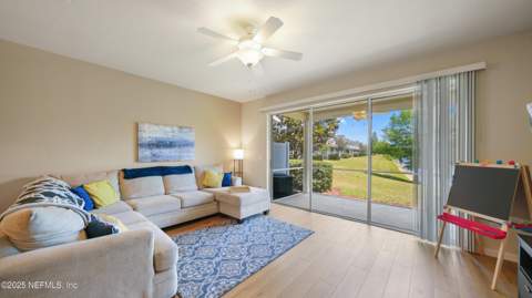 6935 Woody Vine Drive, Jacksonville FL - photo 9 of 42