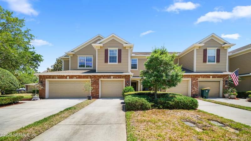 3 bedroom Townhouse at 6935 Woody Vine Drive, Greenbrier At Bartram Park, Jacksonville — photo 2