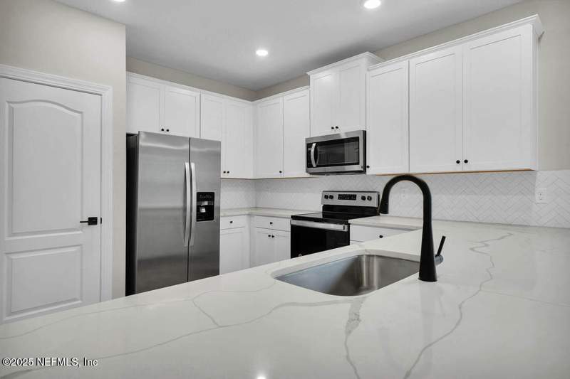 3 bedroom Single Family Residence at 6975 Canoe Birch Road, Villages Of Westport, Jacksonville — photo 3