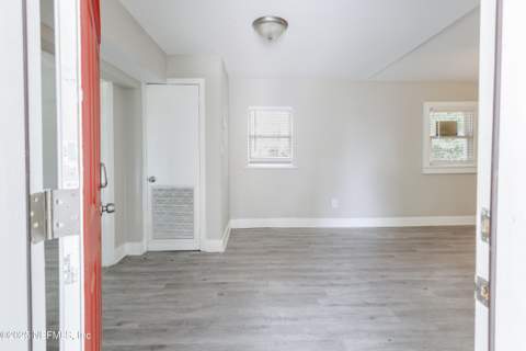 6351 Fabian Drive, Jacksonville FL - photo 10 of 40