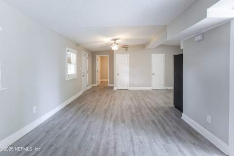 6351 Fabian Drive, Jacksonville FL - photo 11 of 40