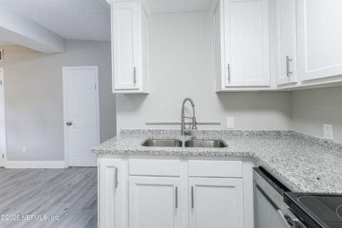 6351 Fabian Drive, Jacksonville FL - photo 15 of 40