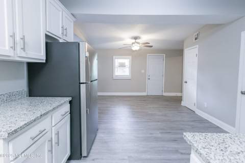 6351 Fabian Drive, Jacksonville FL - photo 17 of 40