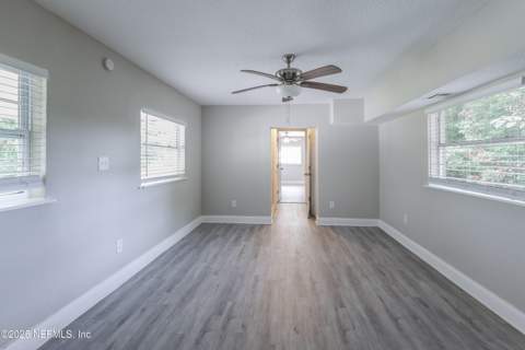 6351 Fabian Drive, Jacksonville FL - photo 18 of 40