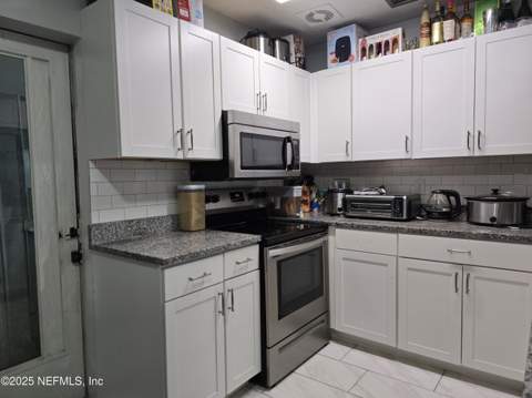 5952 Blackthorn Road, Jacksonville FL - photo 7 of 13
