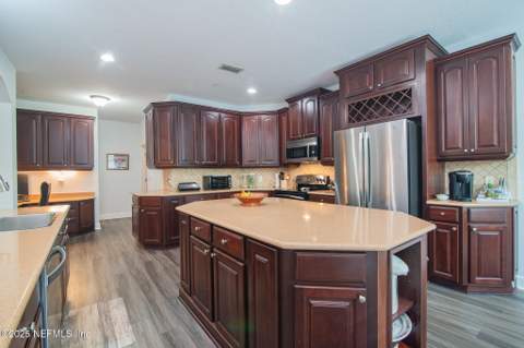 4480 Deerwood Lake Parkway #353, Jacksonville FL - photo 9 of 33