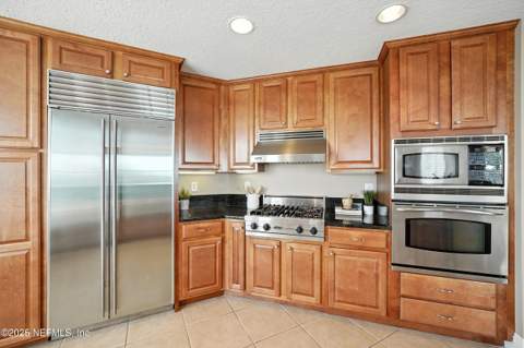 112 5th Avenue #402, Jacksonville Beach FL - photo 7 of 35