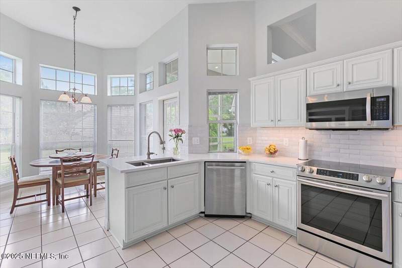 4 bedroom Single Family Residence at 9927 Chelsea Lake Road, Deercreek, Jacksonville — photo 4