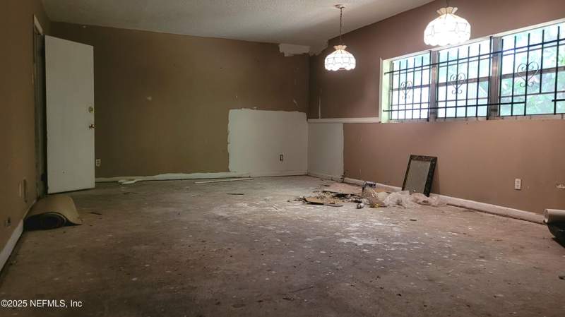 4 bedroom Single Family Residence at 5502 Verbena Road, Magnolia Gardens, Jacksonville — photo 3