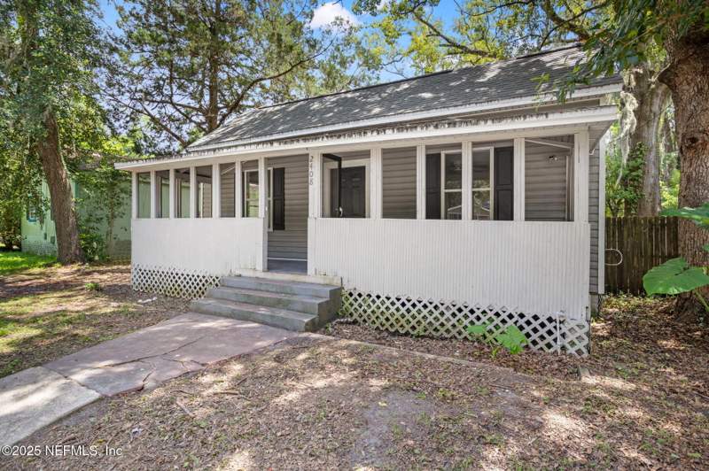 4 bedroom Single Family Residence at 2408 McQuade Street, Robinsons Addn To W, Jacksonville — photo 3