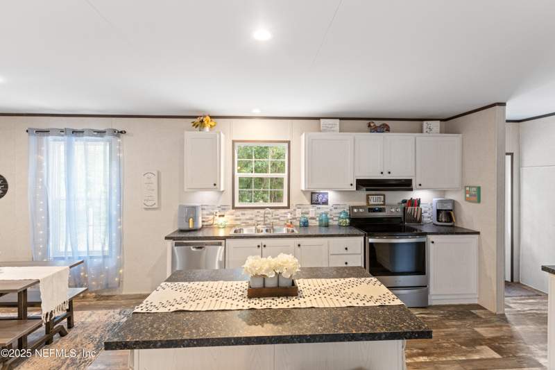 3 bedroom Mobile Home at 121 Kenny Lane, Lakeside Hills, Florahome — photo 5