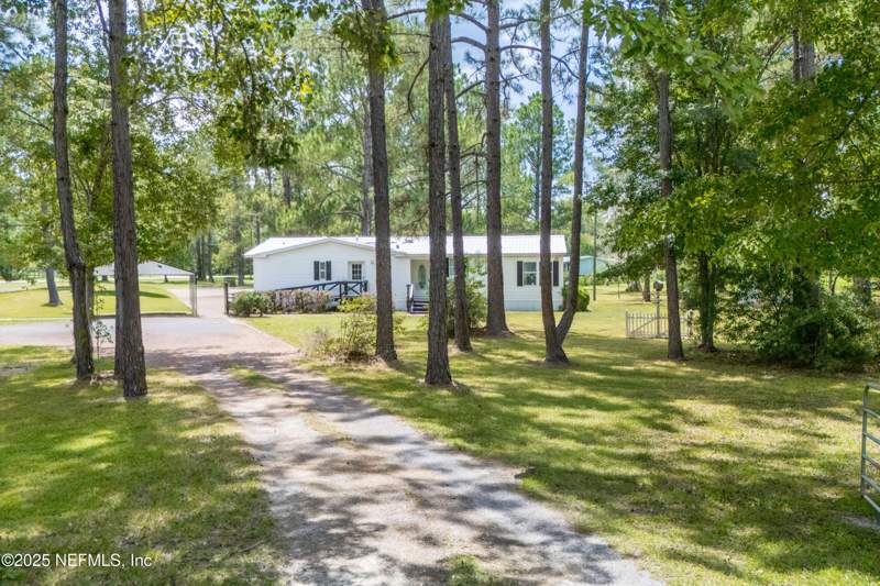 3 bedroom Mobile Home at 2932 NW CR 125, Lawtey, Lawtey — photo 2