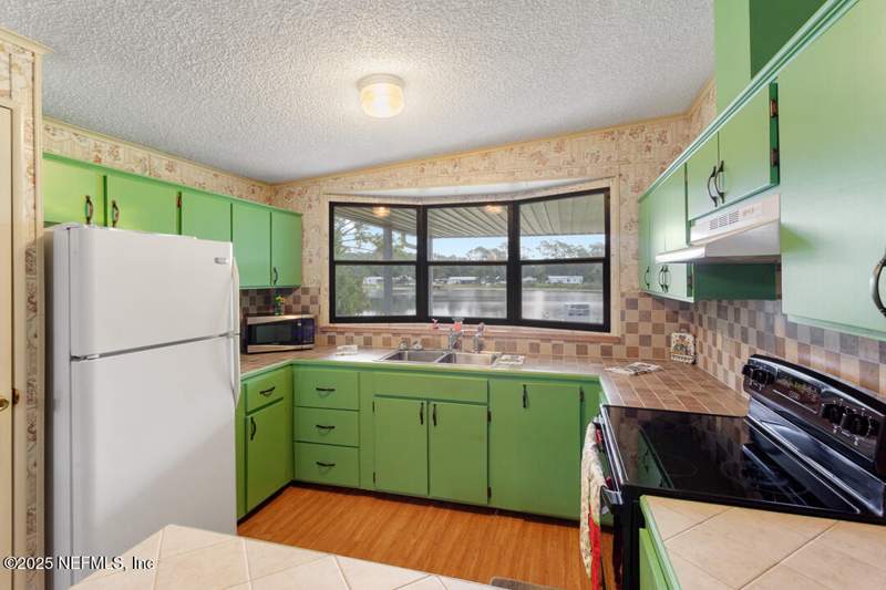 2 bedroom Manufactured Home at 100 Mangels Drive, Rockey-faye Ranchett, Interlachen — photo 5