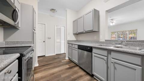 7800 Point Meadows Drive #818, Jacksonville FL - photo 10 of 24