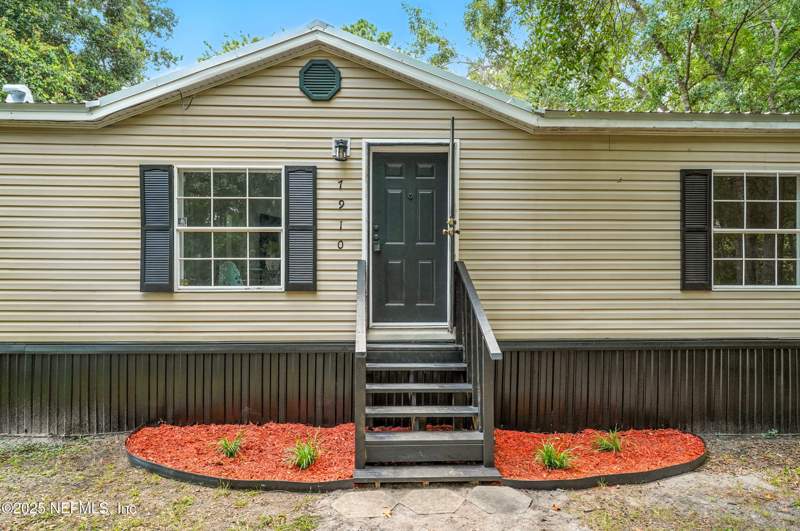 3 bedroom Manufactured Home at 7910 Old Plank Road, Jacksonville, Jacksonville — photo 3