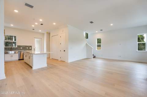 411 E 1st Street, Jacksonville FL - photo 13 of 44