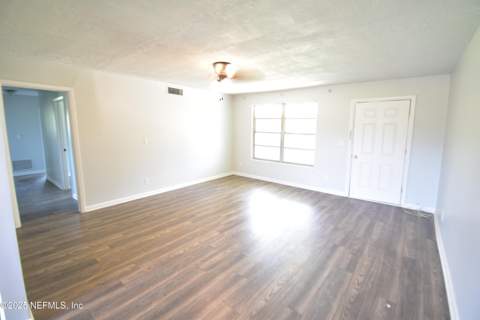 3037 Ribault Scenic Drive, Jacksonville FL - photo 6 of 31