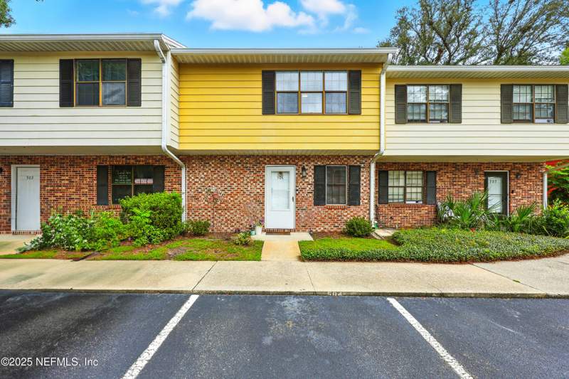 2 bedroom Townhouse at 504 Kettering Way, Old Concord Village, Orange Park — photo 2
