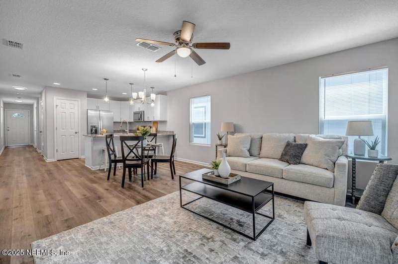 3 bedroom Single Family Residence at 9048 Eaton Avenue, Oakwood Villas, Jacksonville — photo 3