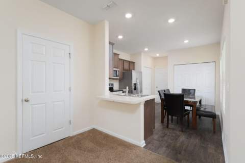 862 Capitol Parkway, Jacksonville FL - photo 11 of 29