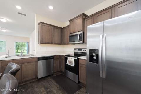 862 Capitol Parkway, Jacksonville FL - photo 13 of 29