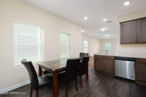 862 Capitol Parkway, Jacksonville FL - photo 14 of 29