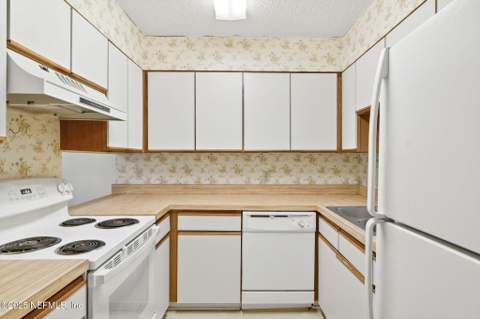 1071 Edgewood Avenue #409, Jacksonville FL - photo 7 of 35