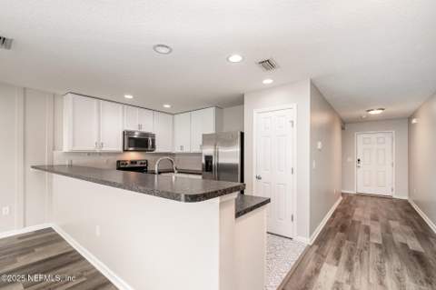 6529 Winding Greens Drive, Jacksonville FL - photo 9 of 28
