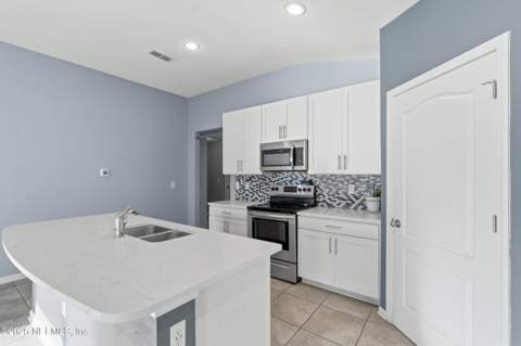 12229 Crossfield Drive, Jacksonville FL - photo 11 of 49