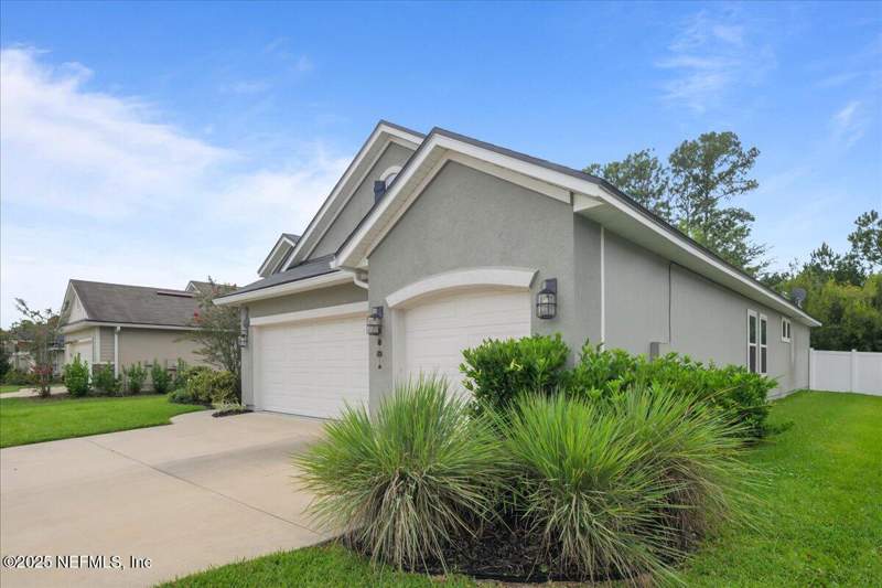 3 bedroom Single Family Residence at 10864 Stanton Hills Drive, Trails At Bent Creek, Jacksonville — photo 3