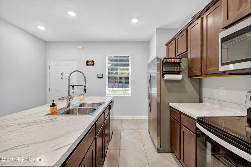2 bedroom Townhouse at 500 Running Woods Street, Towering Oaks, Orange Park — photo 4