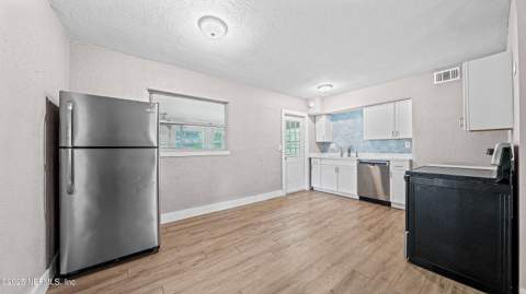 1425 Domas Drive, Jacksonville FL - photo 9 of 32
