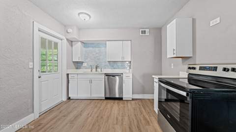 1425 Domas Drive, Jacksonville FL - photo 10 of 32