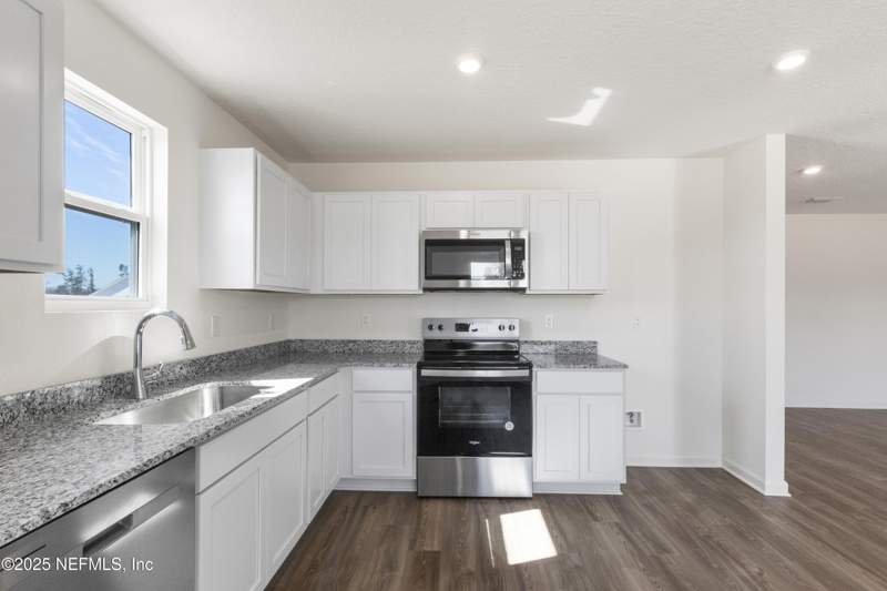 3 bedroom Single Family Residence at 10358 Greystone Drive, Greystone, Glen St. Mary — photo 4