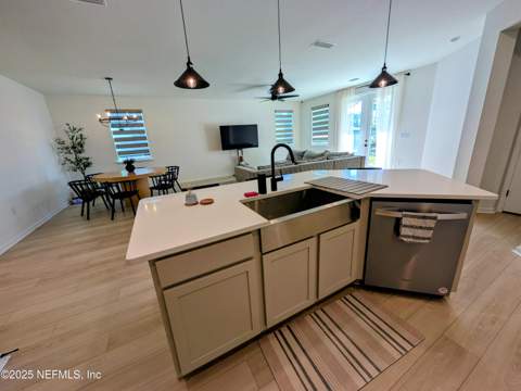 7740 Dunhill Court, Jacksonville FL - photo 9 of 26