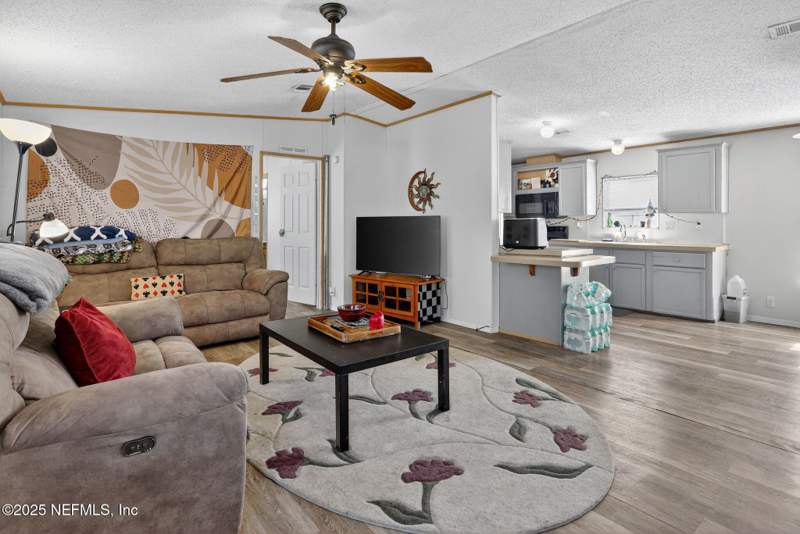 3 bedroom Mobile Home at 136 E Moccasin Creek Lane, Moccasin Creek, Palatka — photo 5
