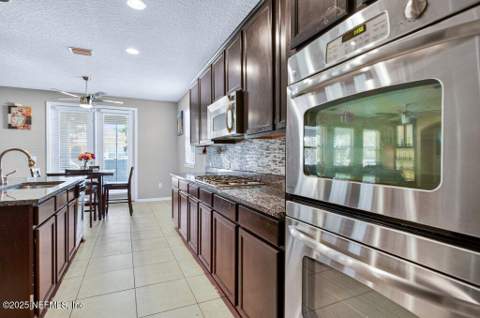 12256 Silverthorn Court, Jacksonville FL - photo 16 of 54