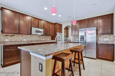 12256 Silverthorn Court, Jacksonville FL - photo 12 of 54