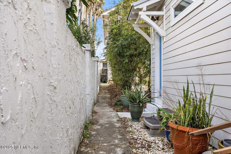 4 bedroom Single Family Residence at 517 Beach Avenue, Atlantic Beach, Atlantic Beach — photo 3