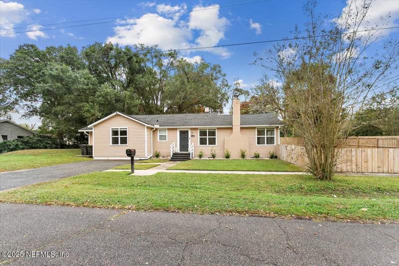 3 bedroom Single Family Residence at 4648 Fremont Street, Lakeshore, Jacksonville — photo 2