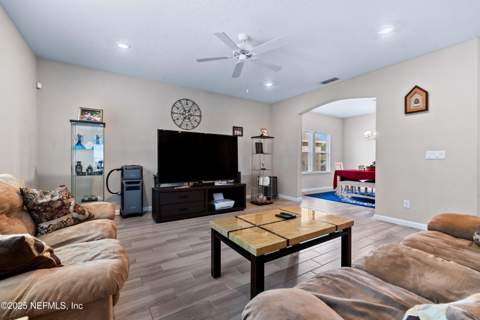 15815 Douglas Lake Drive, Jacksonville FL - photo 9 of 41