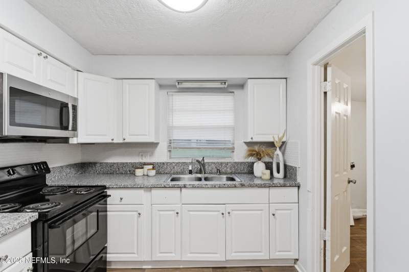 3 bedroom Single Family Residence at 4663 Roanoke Boulevard, Sherwood Forest, Jacksonville — photo 5