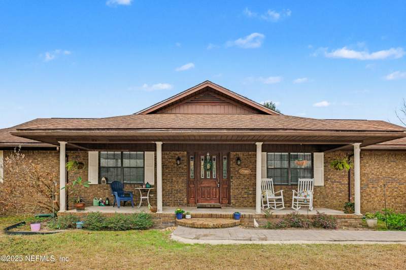3 bedroom Single Family Residence at 820 Golf Club Road, Macclenny, Macclenny — photo 2